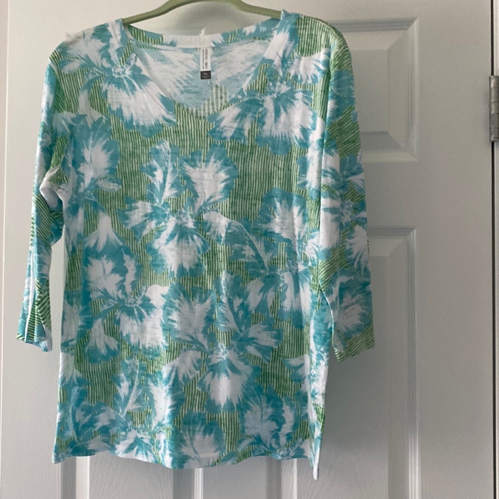 Whimsy rose 3/4 sleeve v neck XL NWOT